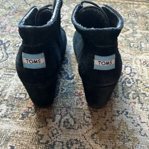 TOMS Black Suede Leather Desert Wedge Ankle Boots Bootie Women's Size 7.5 W - Picture 5 of 7